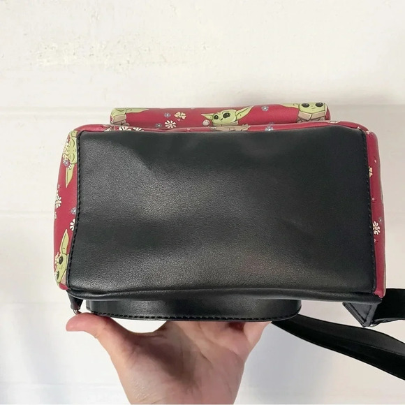 NWOT Loungefly Exclusive Star Wars Mandalorian Grogu Floral Mini Backpack - Picture 4 of 8